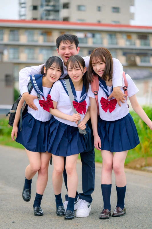 めいさ＆もも＆ゆう 無料サンプル画像(1) 【無料R18素人動画館】